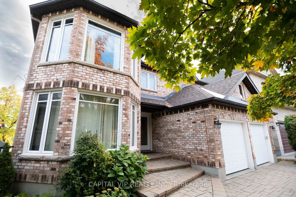 Photo of 4 Wellsmere Court E, Country Place - Pineglen - Crestview and Area, ON K2E 8C2 (MLS # X13073406)