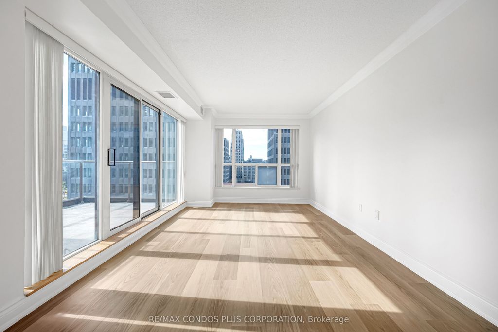 Photo of 909 Bay Street #903, Toronto, ON M5S 3G2 (MLS # C12586108)