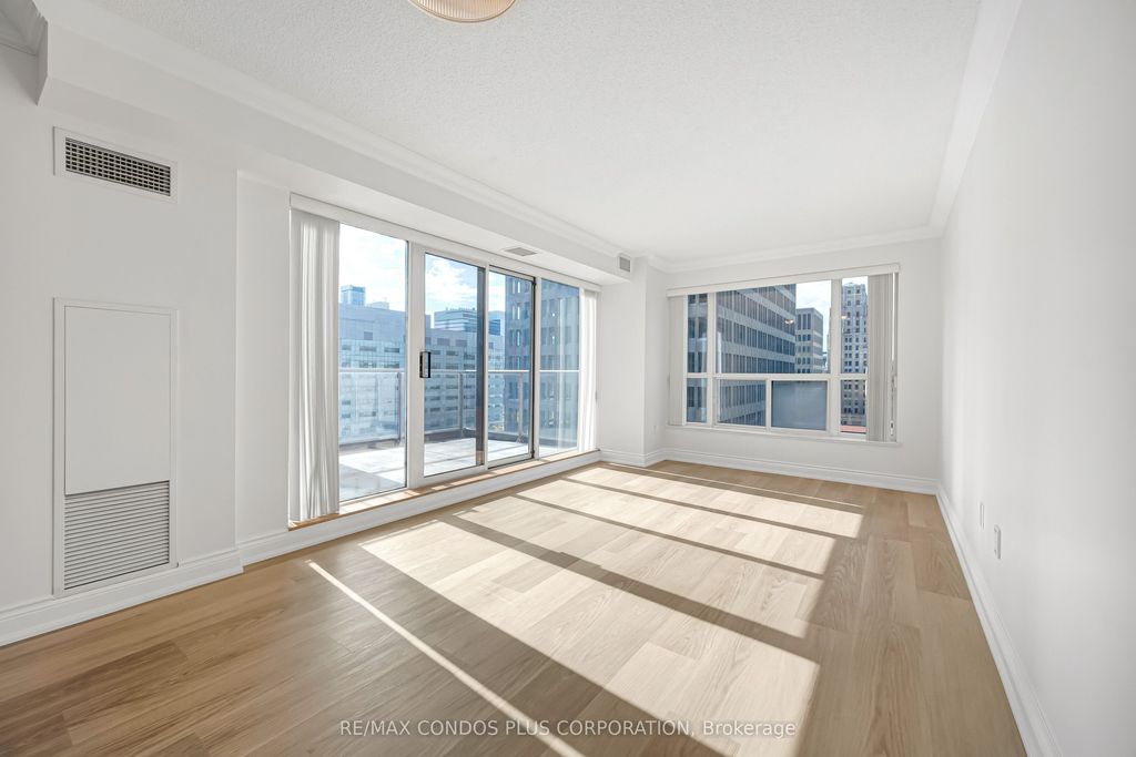 Photo of 909 Bay Street #903, Toronto, ON M5S 3G2 (MLS # C12586108)