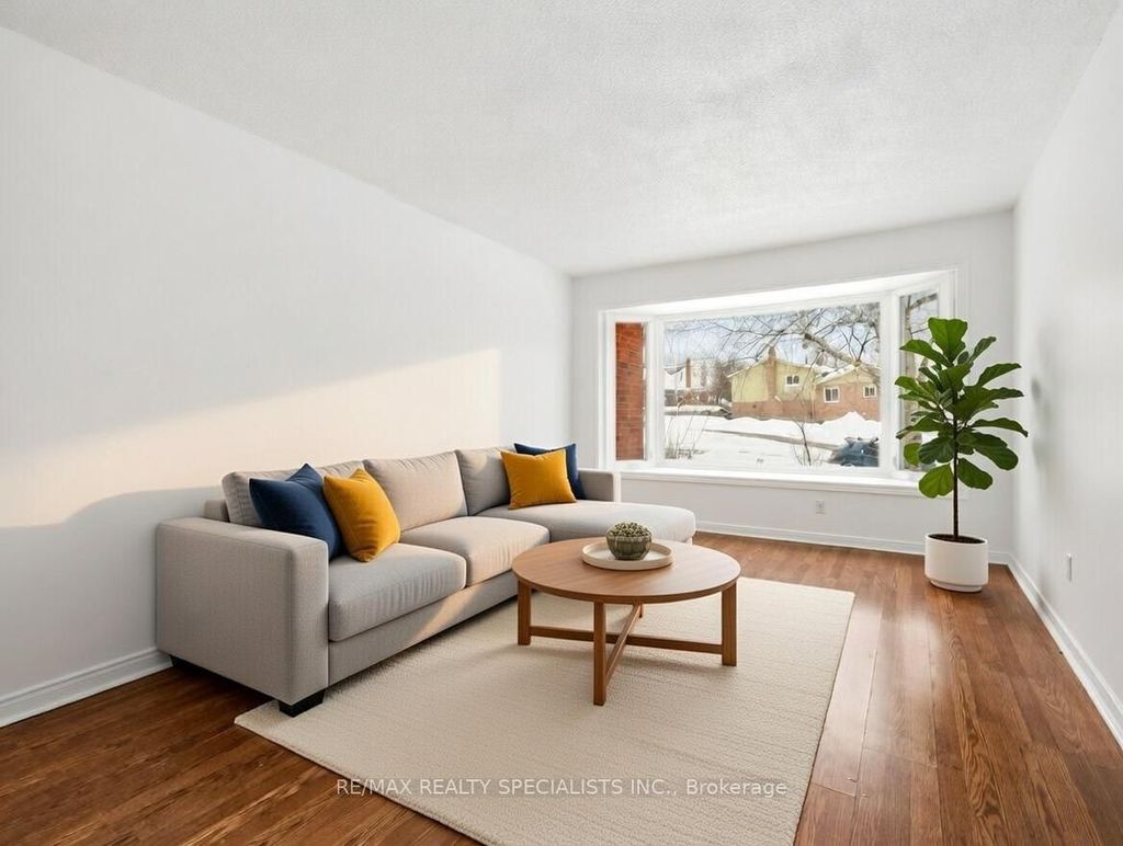 Photo of 32 Courtleigh Square, Brampton, ON L6Z 1J3 (MLS # W12706632)