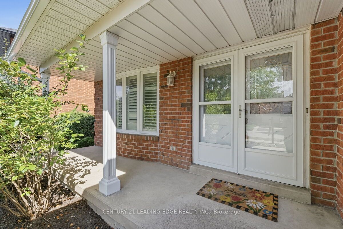 2409 Butternut Crescent