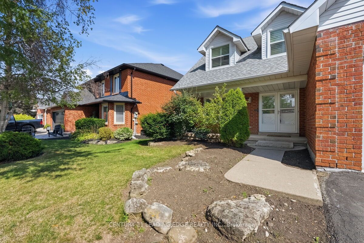 2409 Butternut Crescent