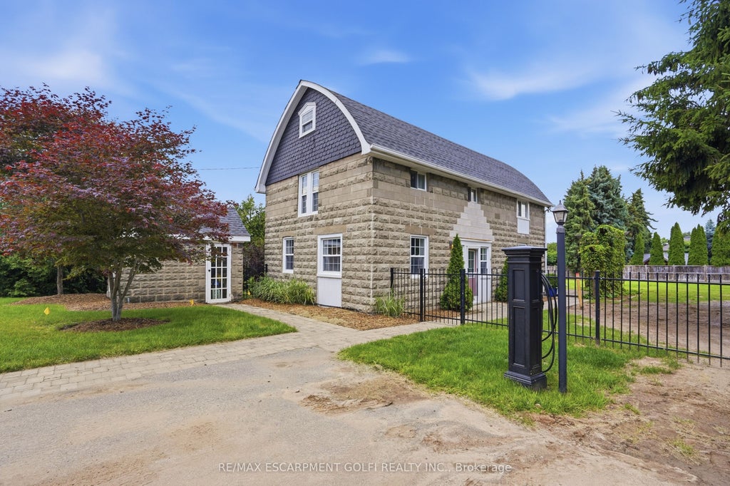 Photo of 292 MAIN Street W #C, Grimsby, ON L3M 1S4 (MLS # X13529466)