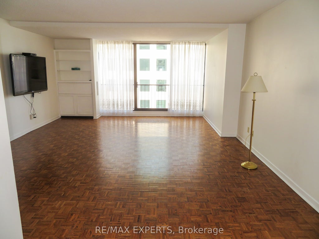 Photo of 33 Harbour Square #2233, Toronto, ON M5J 2G2 (MLS # C13796370)