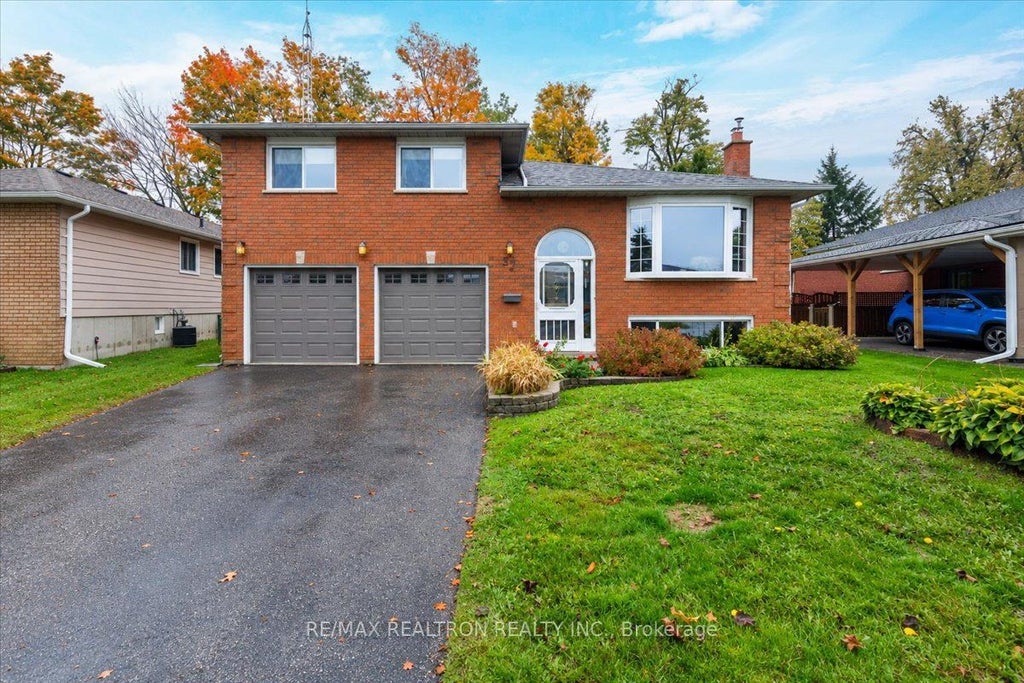 Photo of 37 Toboggan Hill Drive, Orillia, ON L3V 7R1 (MLS # S14031846)