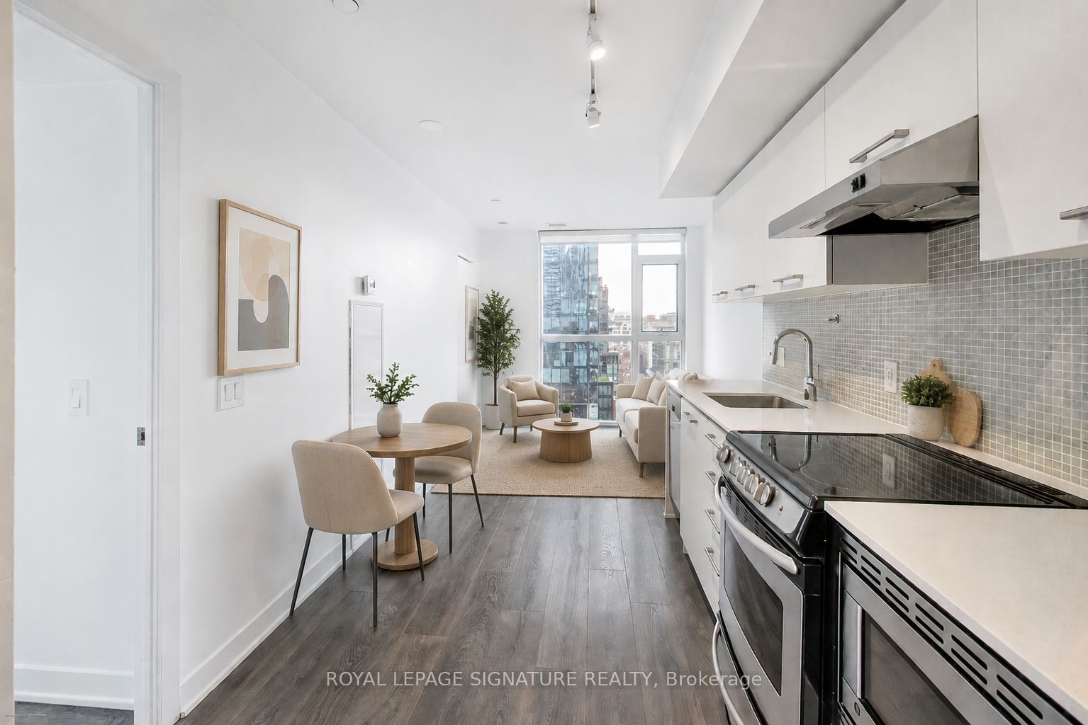 87 Peter Street 1203