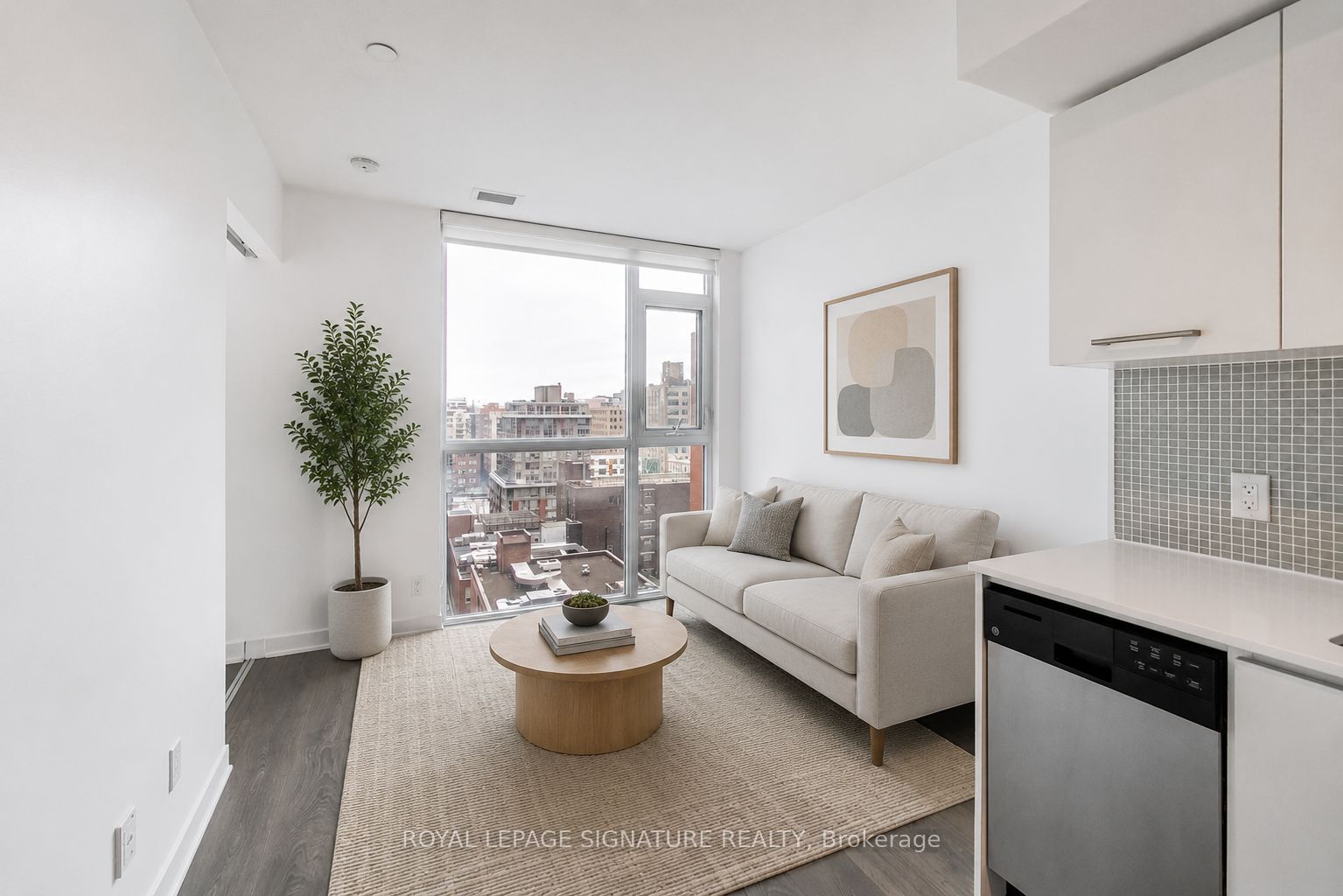 87 Peter Street 1203