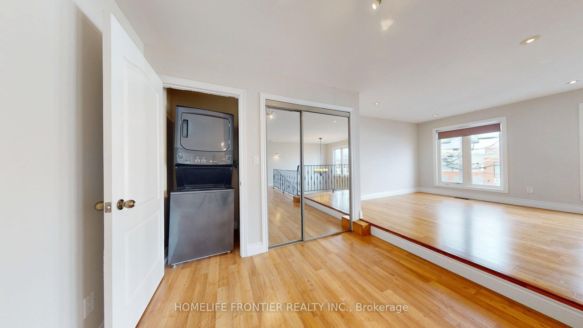 3545 Lakeshore Boulevard W 103