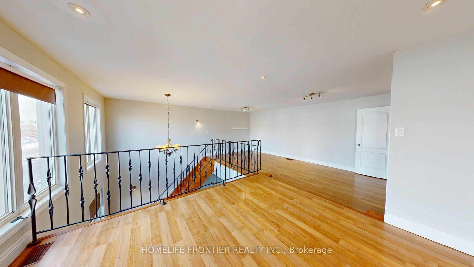 3545 Lakeshore Boulevard W 103