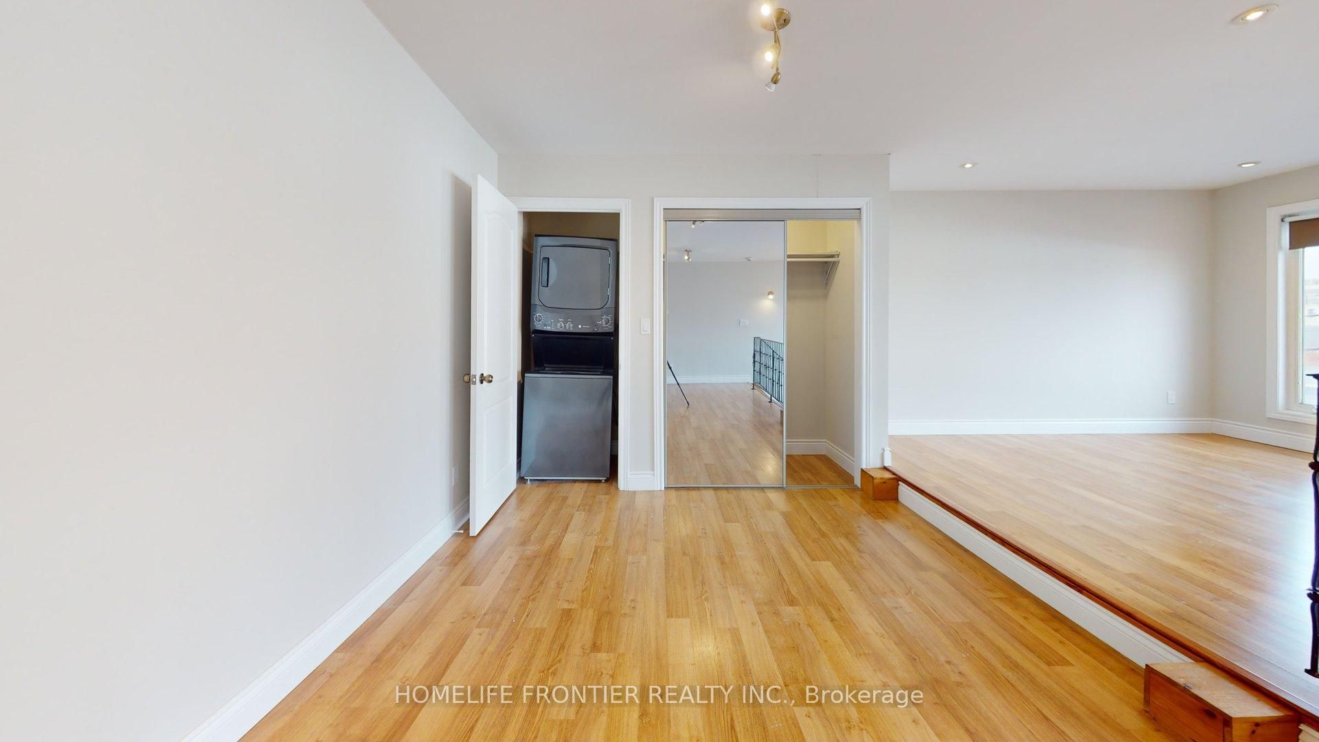 3545 Lakeshore Boulevard W 103