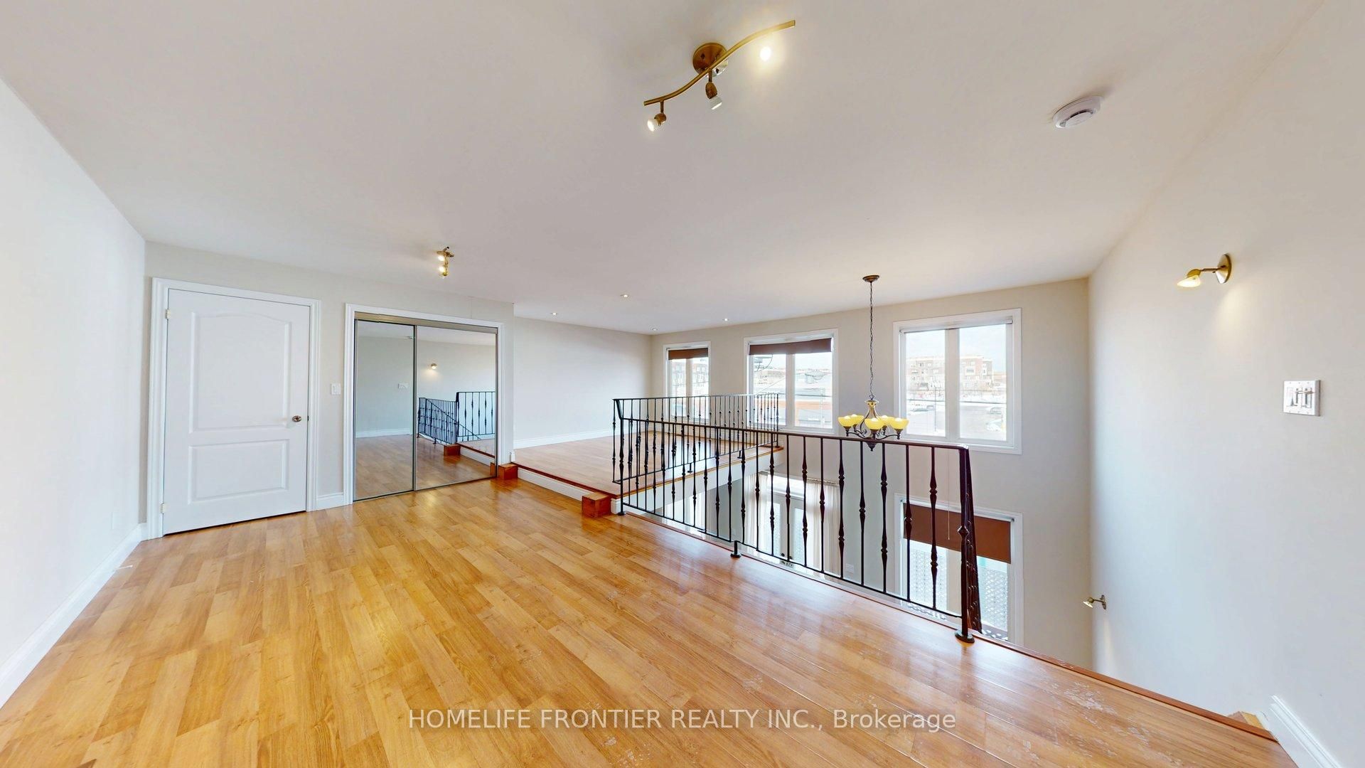 3545 Lakeshore Boulevard W 103