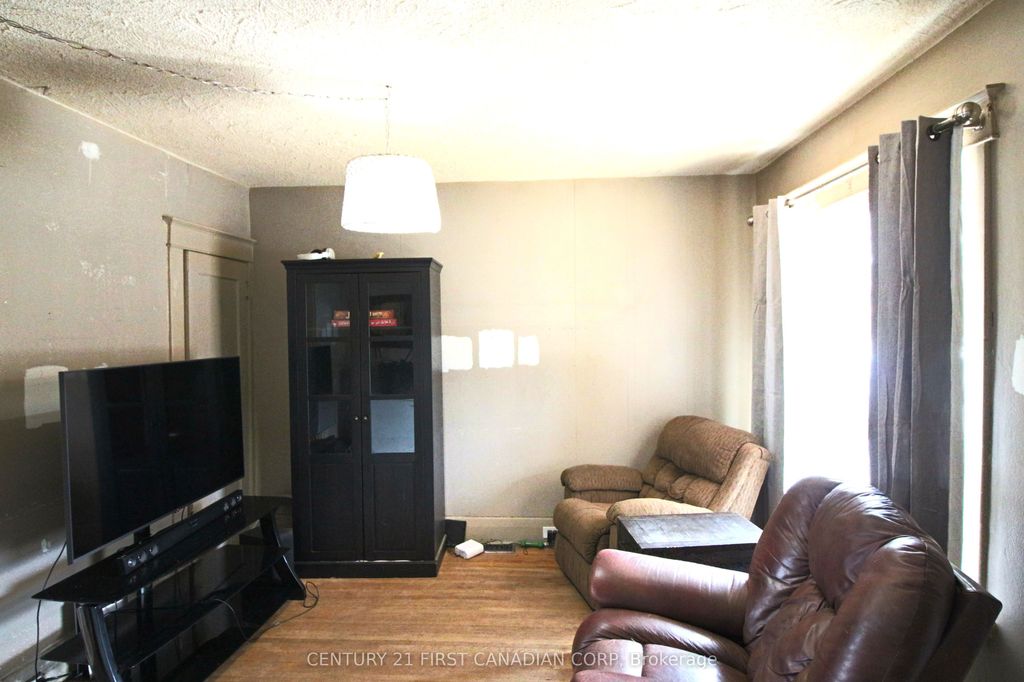 Photo of 54 Terrace Street, London South, ON N5Z 2X6 (MLS # X12869896)