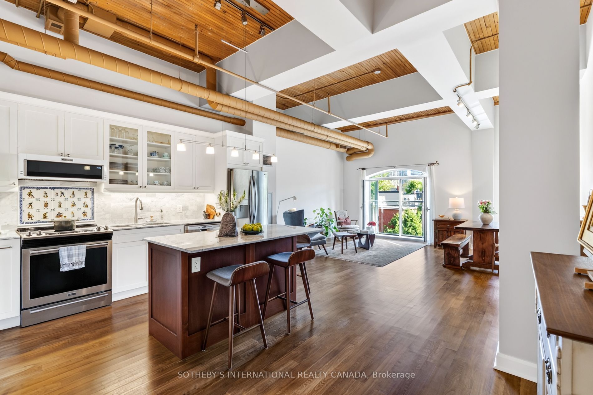 993 Queen Street W 208