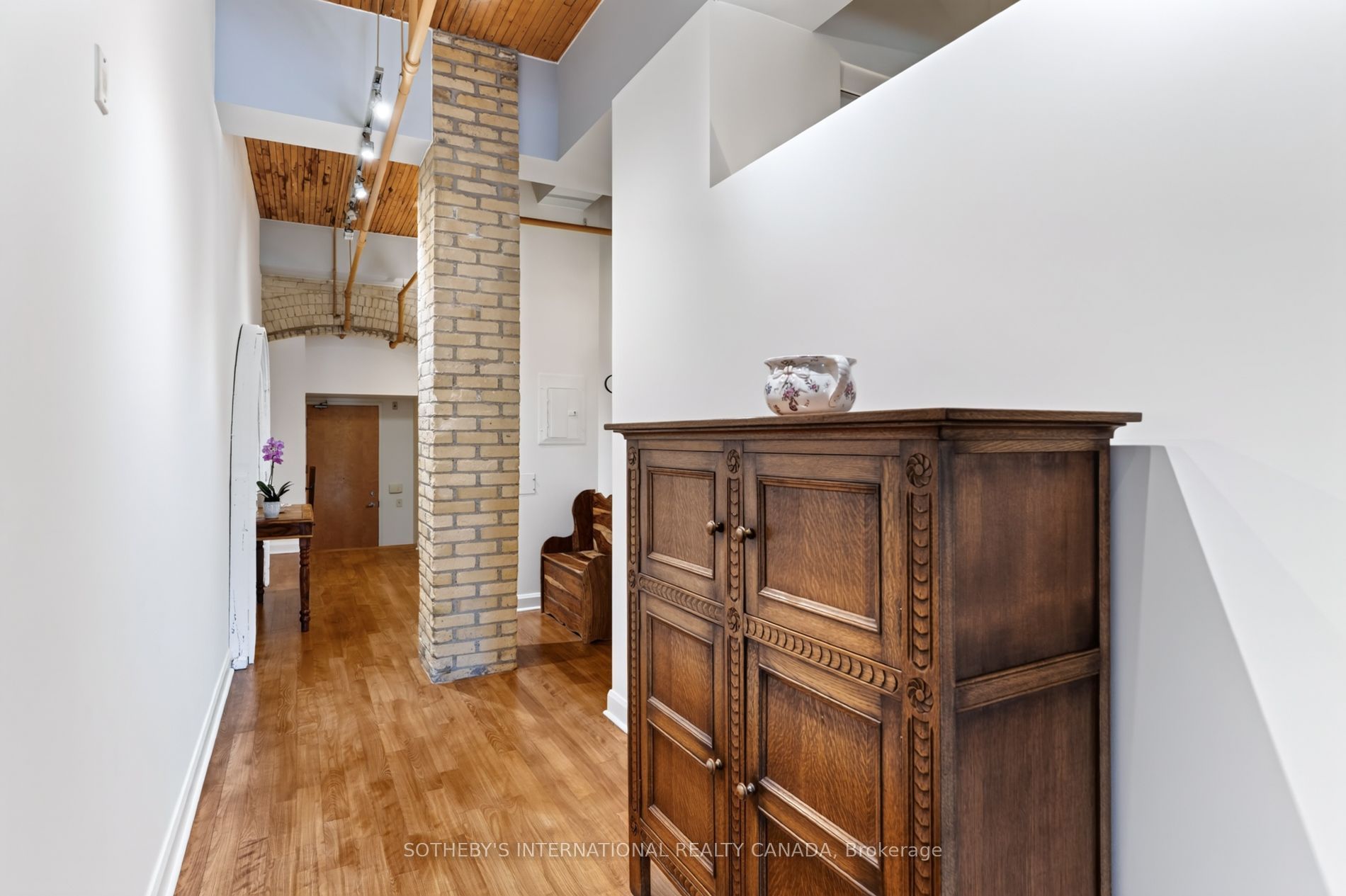 993 Queen Street W 208