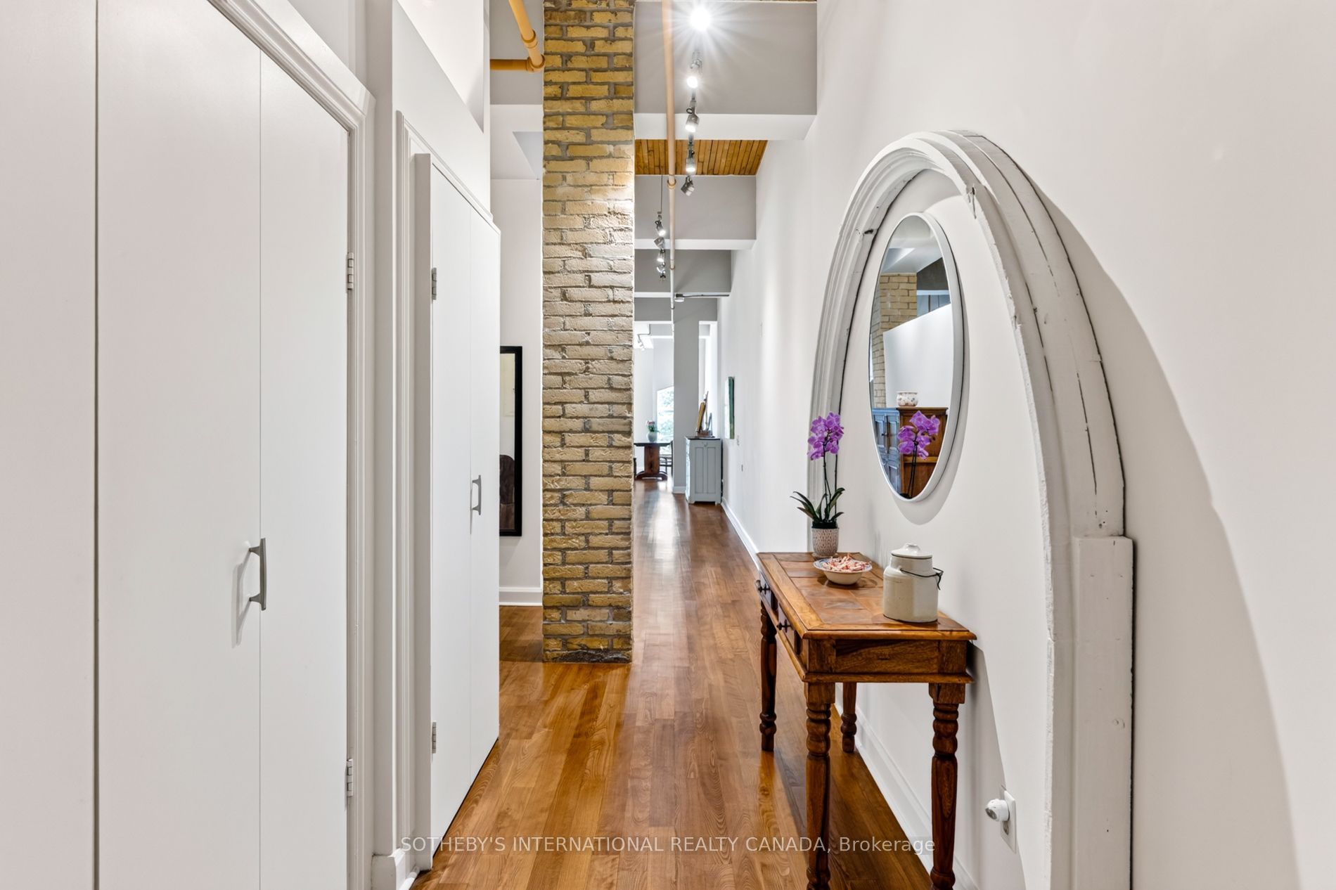 993 Queen Street W 208