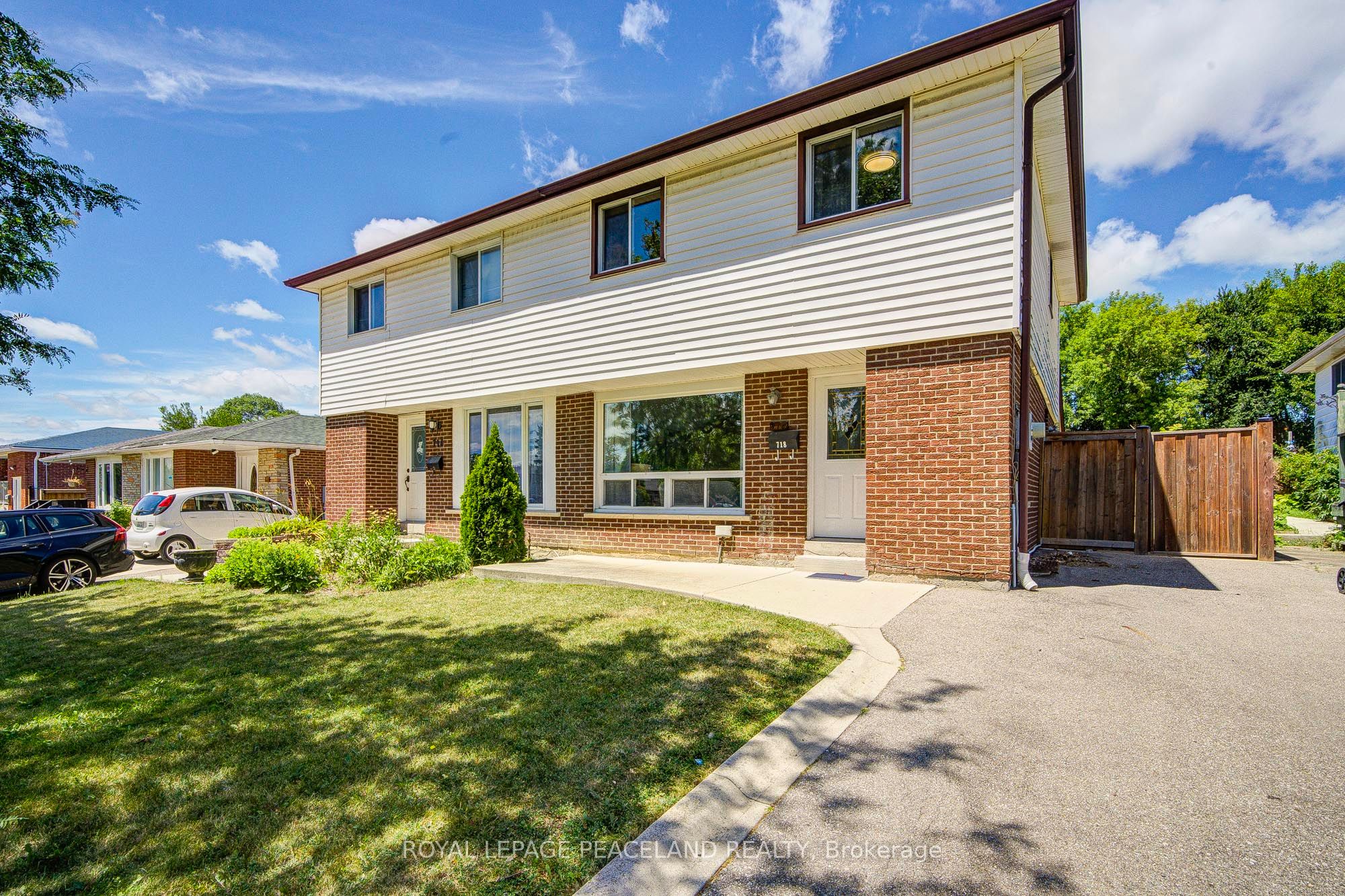 718 Eaglemount Crescent