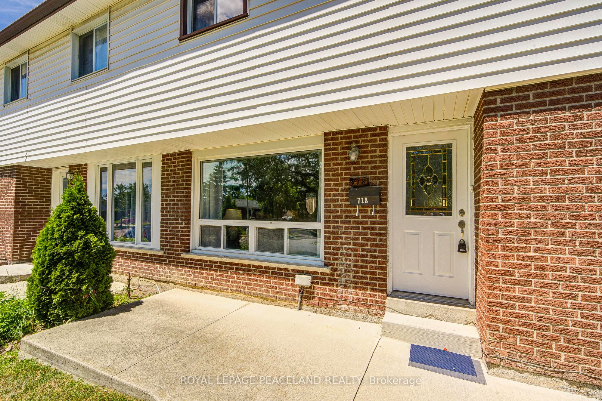 718 Eaglemount Crescent