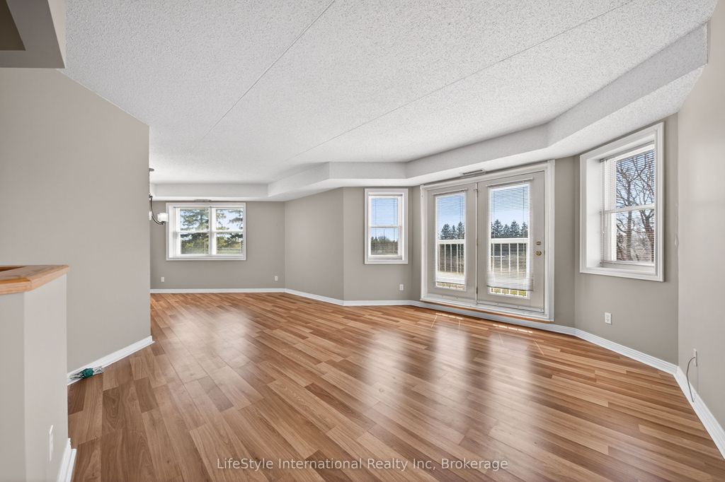 Photo of 208 Silvercreek Parkway N #209, Guelph, ON N1H 8H2 (MLS # X13044846)