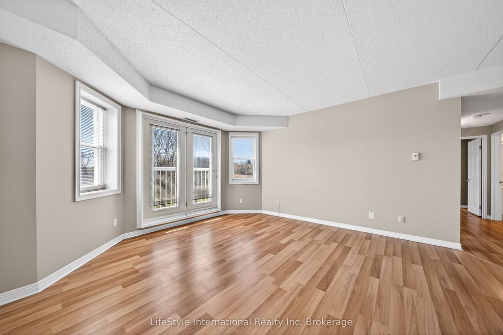 Photo of 208 Silvercreek Parkway N #209, Guelph, ON N1H 8H2 (MLS # X13044846)