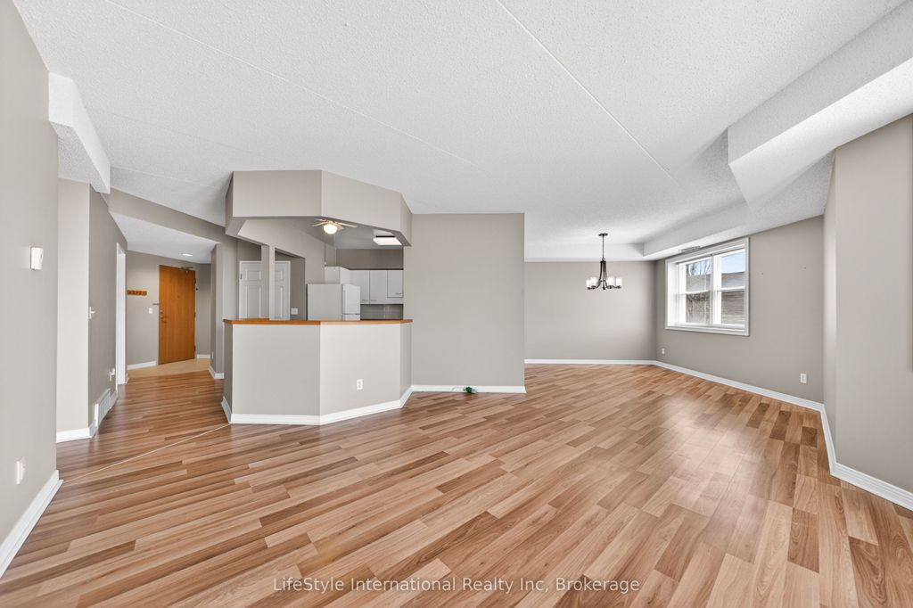 Photo of 208 Silvercreek Parkway N #209, Guelph, ON N1H 8H2 (MLS # X13044846)
