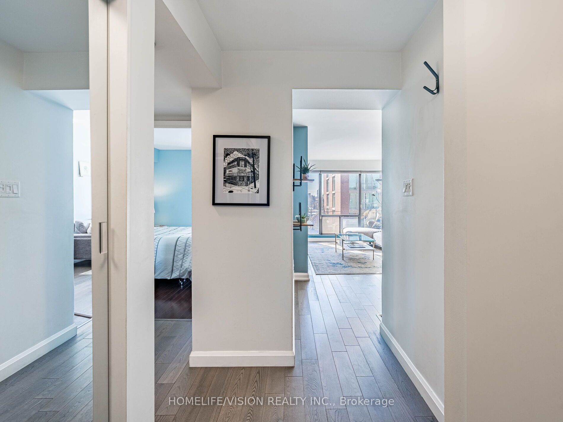 456 College Street 301