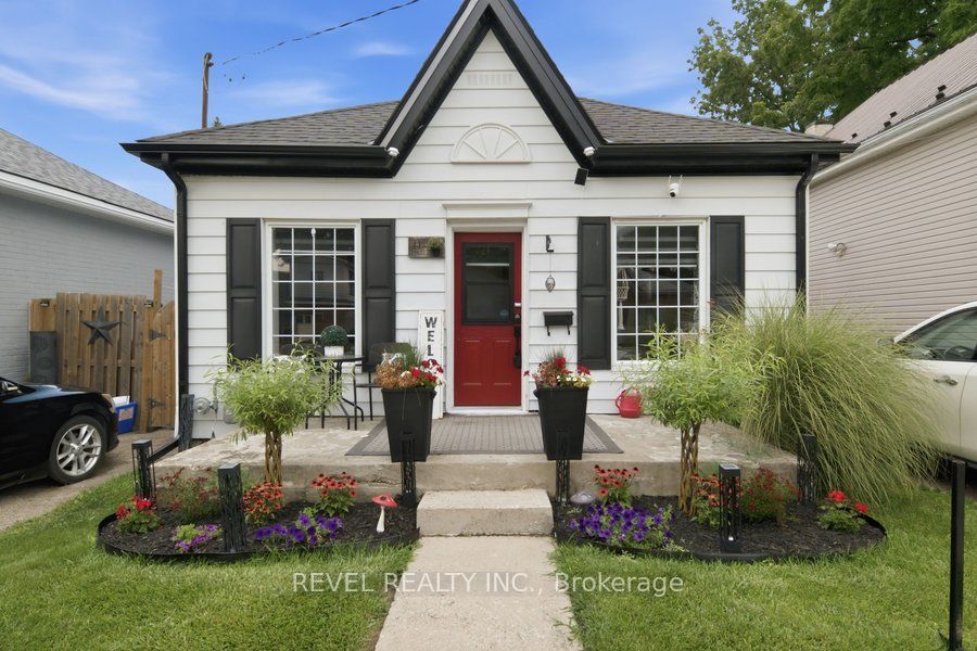 11 Esther Street