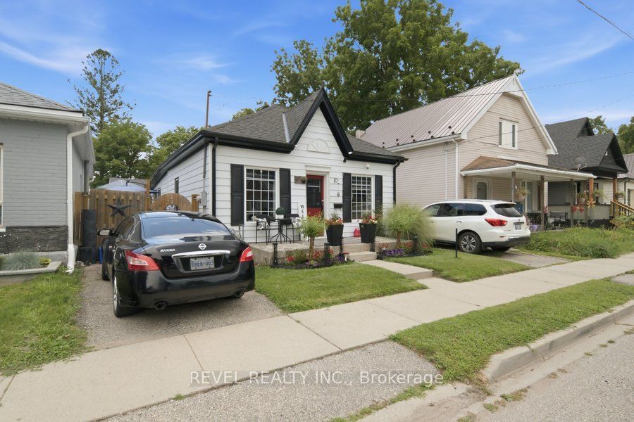 11 Esther Street