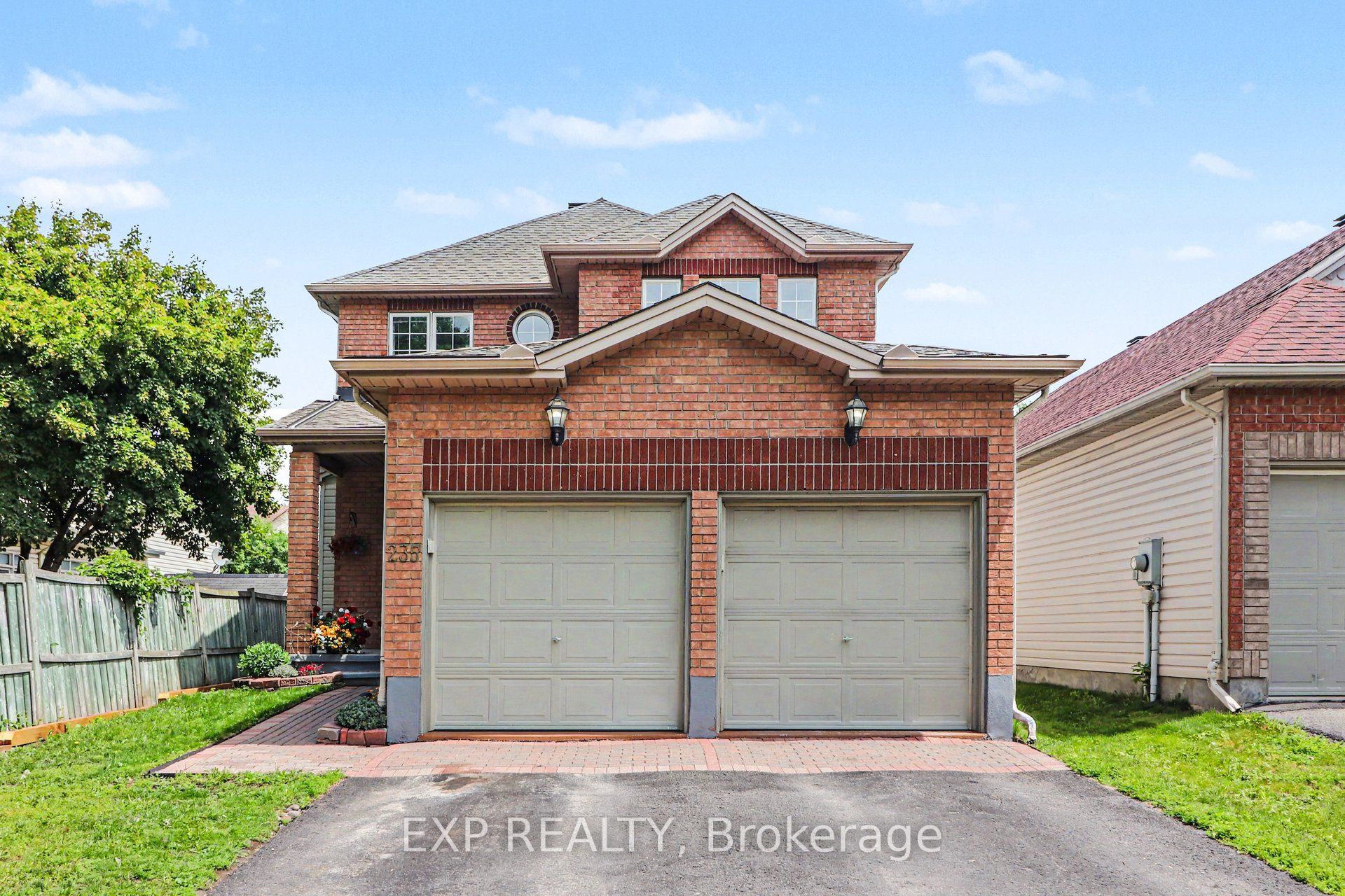 Photo 1 of 25 — 235 Station Boulevard, Alta Vista and Area, ON K1G 6L8