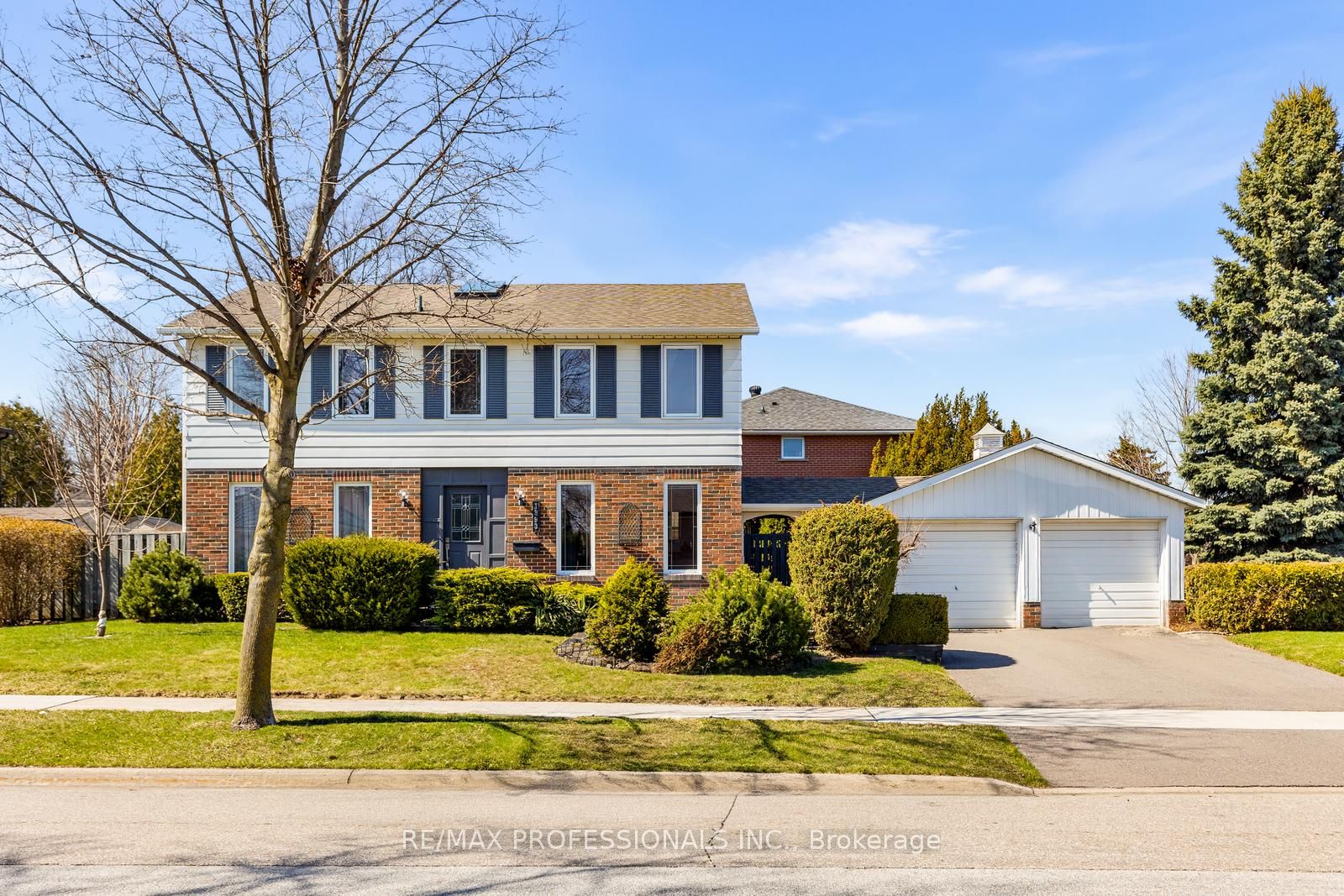 1893 Stonepath Crescent