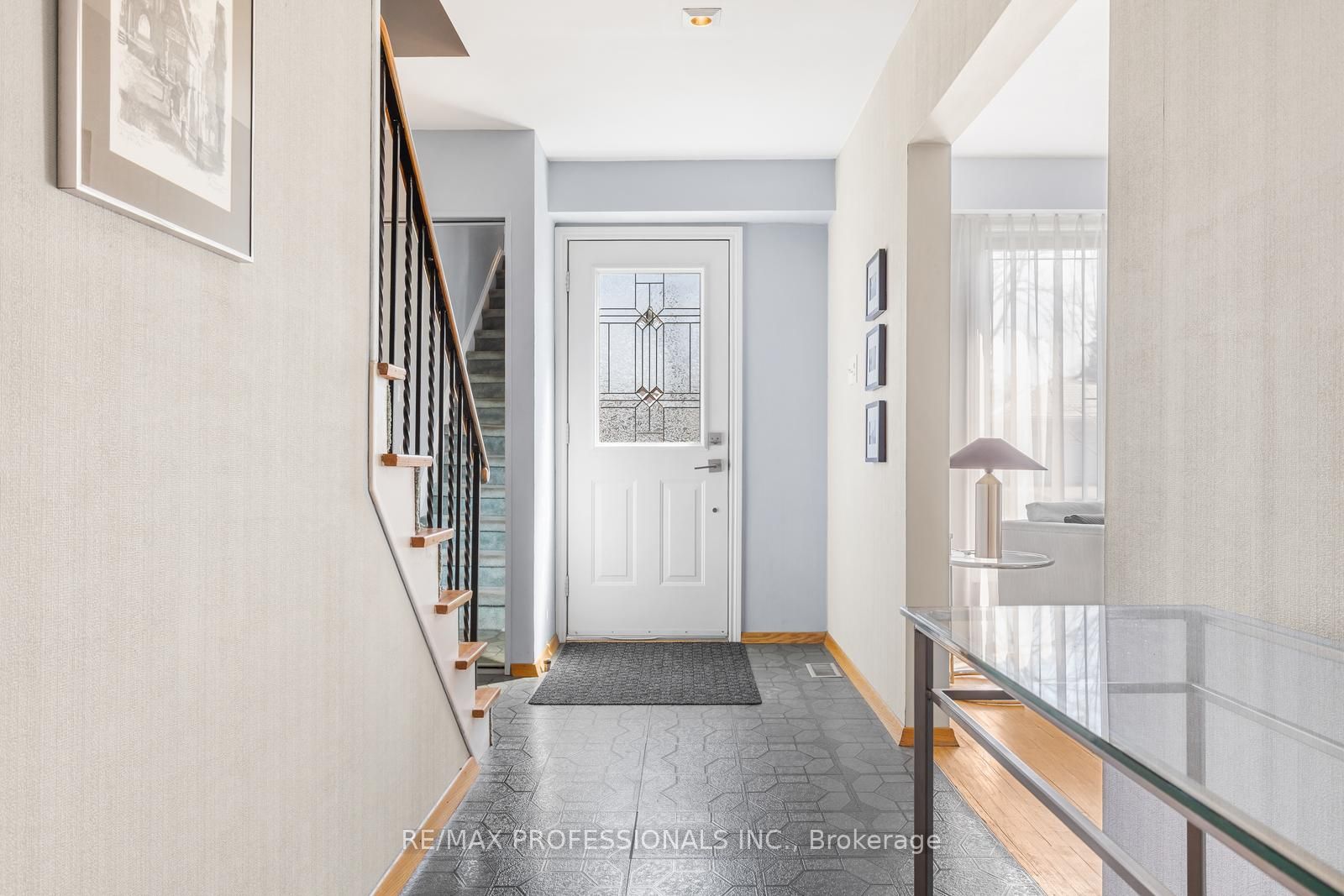 1893 Stonepath Crescent