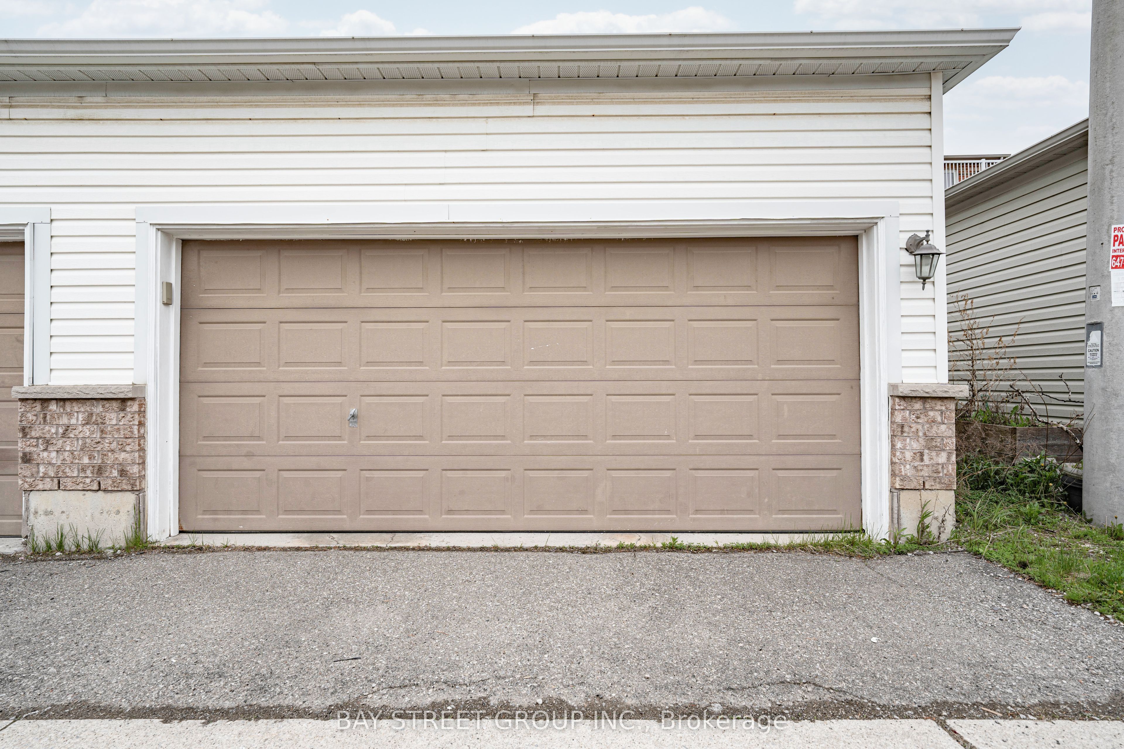 5492 Tenth Line W