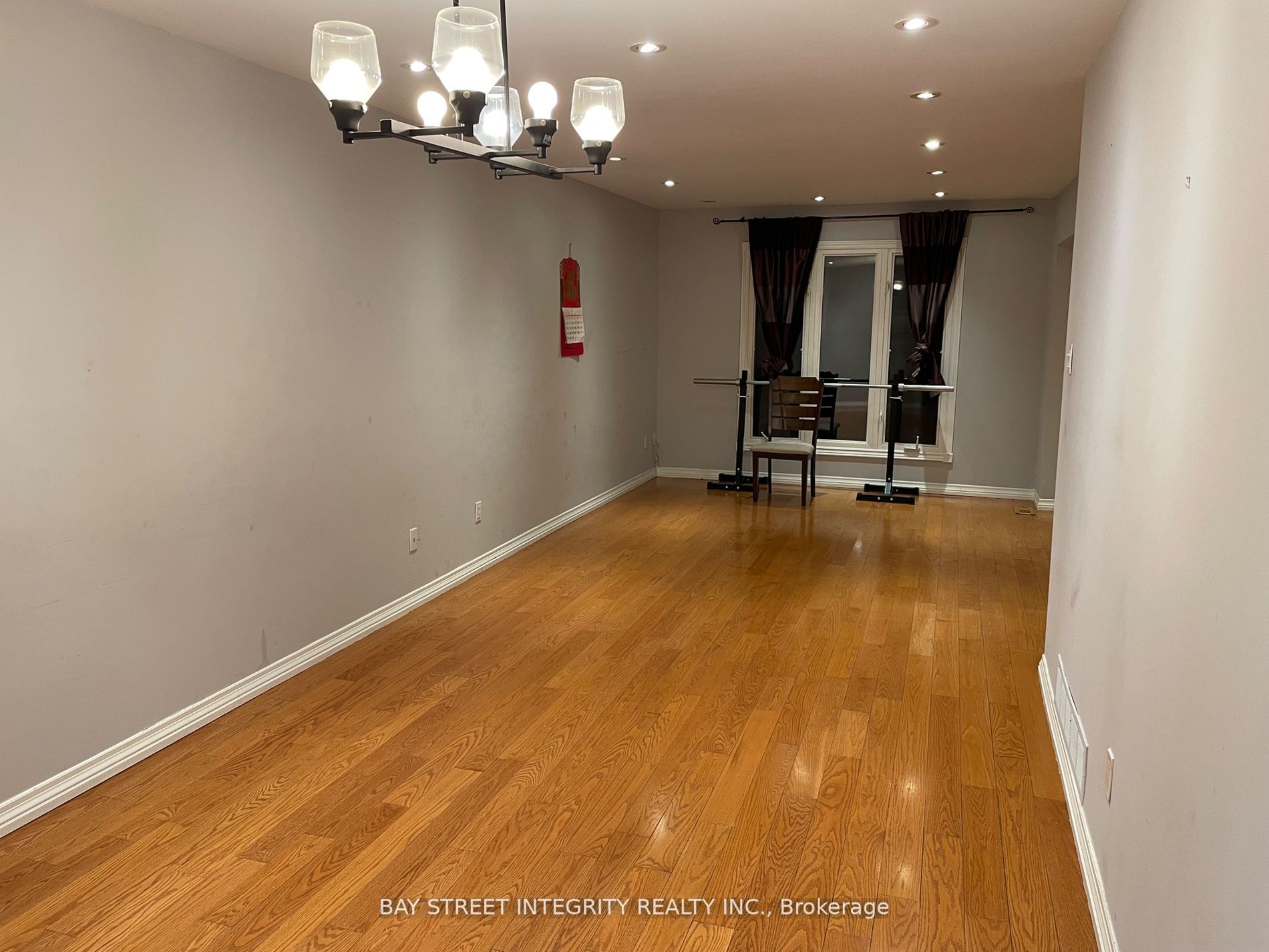 9 Forbes Crescent Main