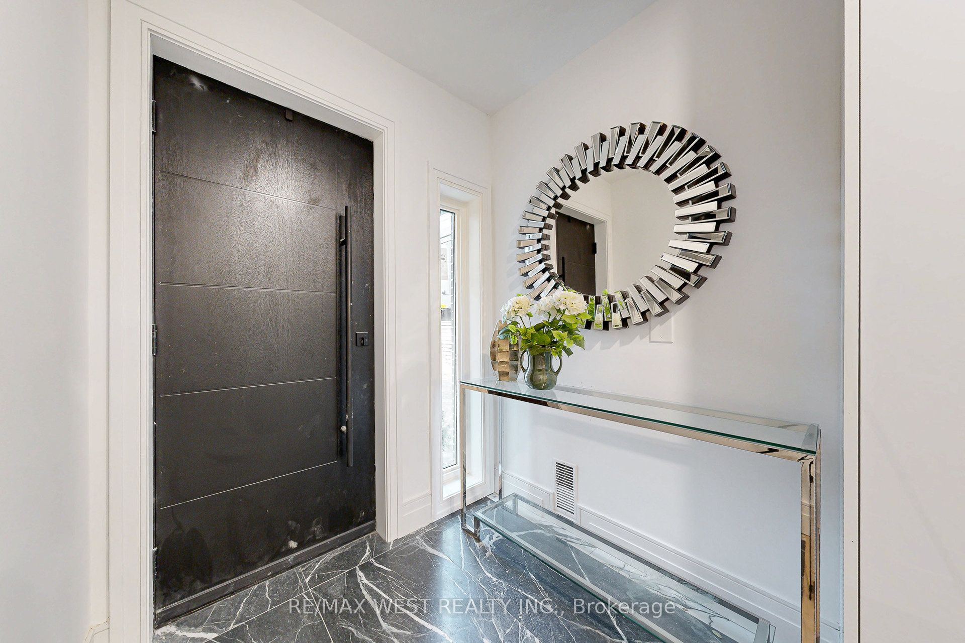 2639 R Dundas Street W 2