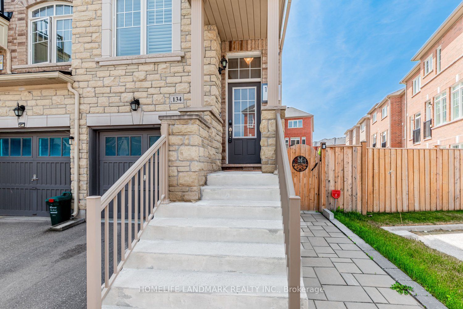 134 Dundas Way