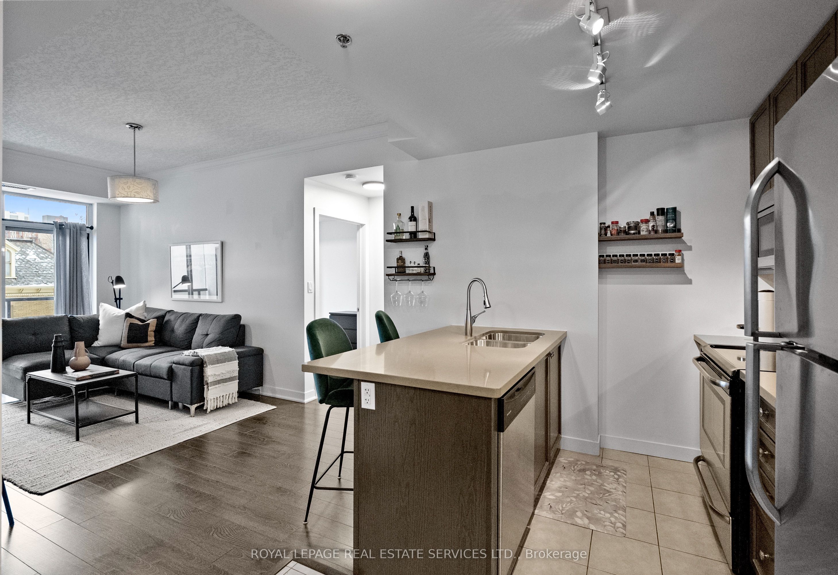 Hamilton, ON L8P 0B4, Canada, 2 Bedrooms Bedrooms, ,1 BathroomBathrooms,Residential,Active,110898