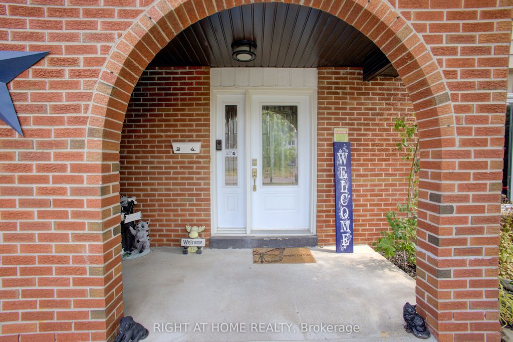 Photo of 3 Newton Drive, Orangeville, ON L9W 3E3 (MLS # W13132028)