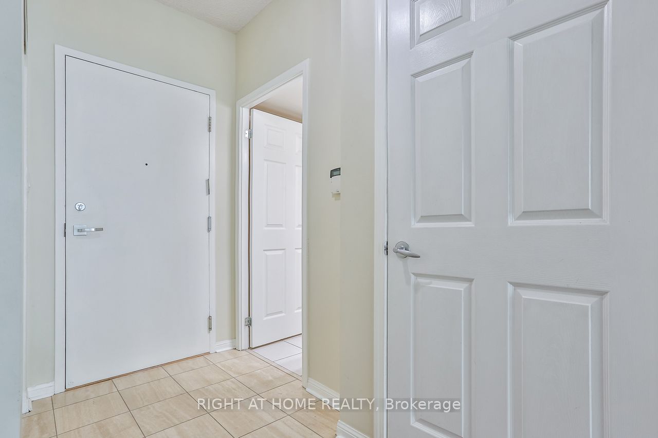 230 Queens Quay W 918