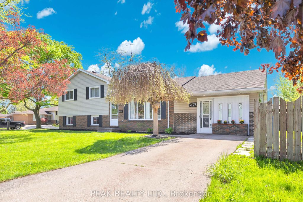 Photo of 3173 Sussex Court, Windsor, ON N8T 2C5 (MLS # X13093614)