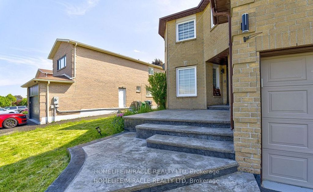 Photo of 55 Castlehill Road, Brampton, ON L6X 4C9 (MLS # W12638610)