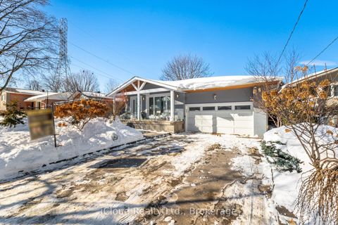 1061 Johnathan Drive Mississauga ON L4Y 1J9