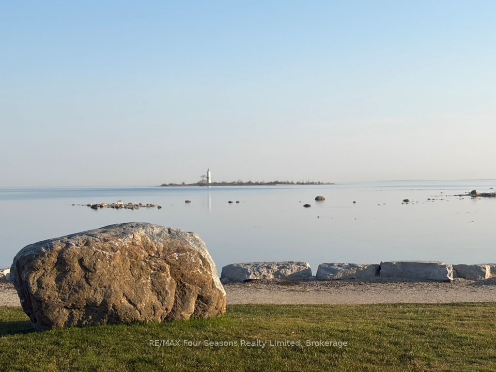 Photo of 835 Suncrest Circle, Collingwood, ON L9Y 5C7 (MLS # S13041774)