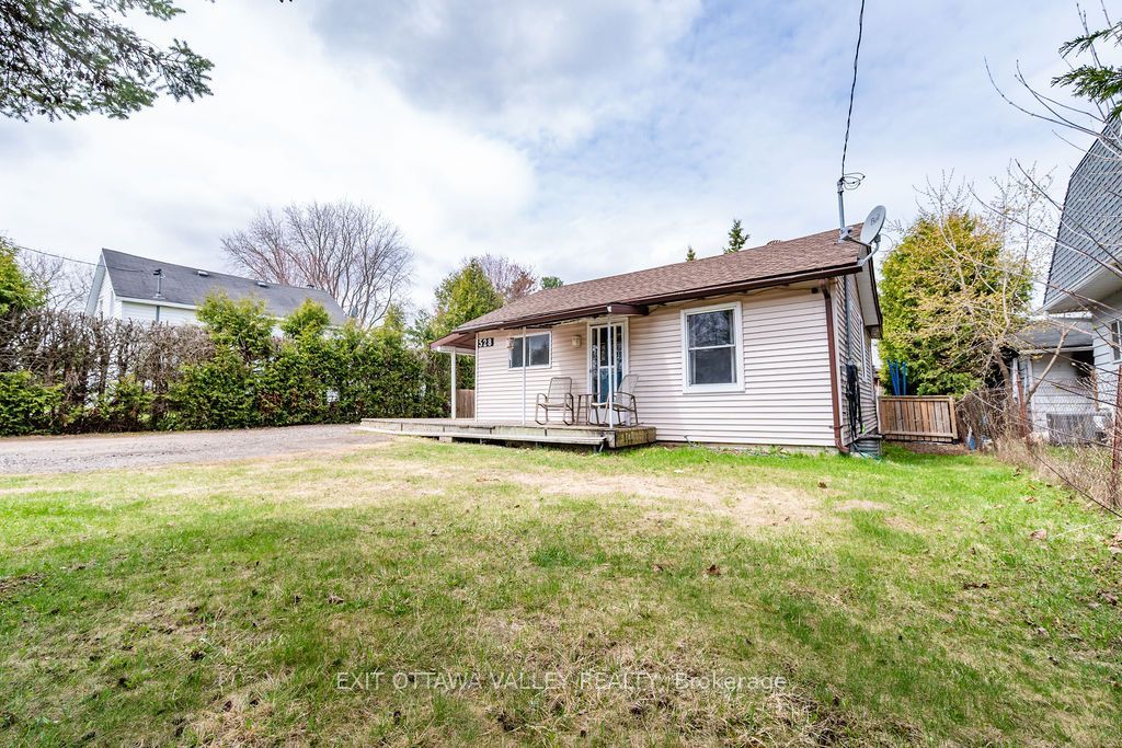 Photo of 528 Almira Street, Pembroke, ON K8A 3Z9 (MLS # X13075638)