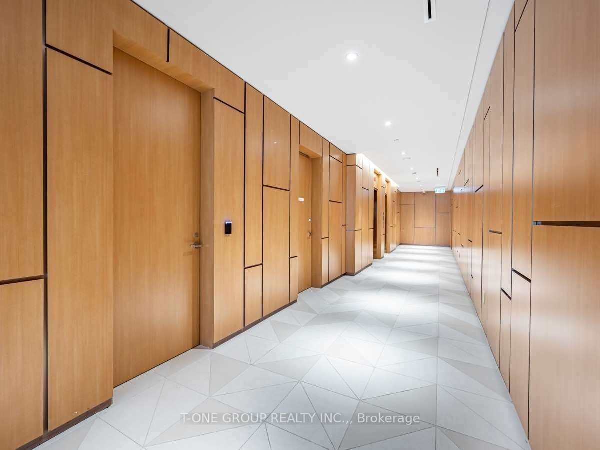 15 Wellesley Street W 318-319