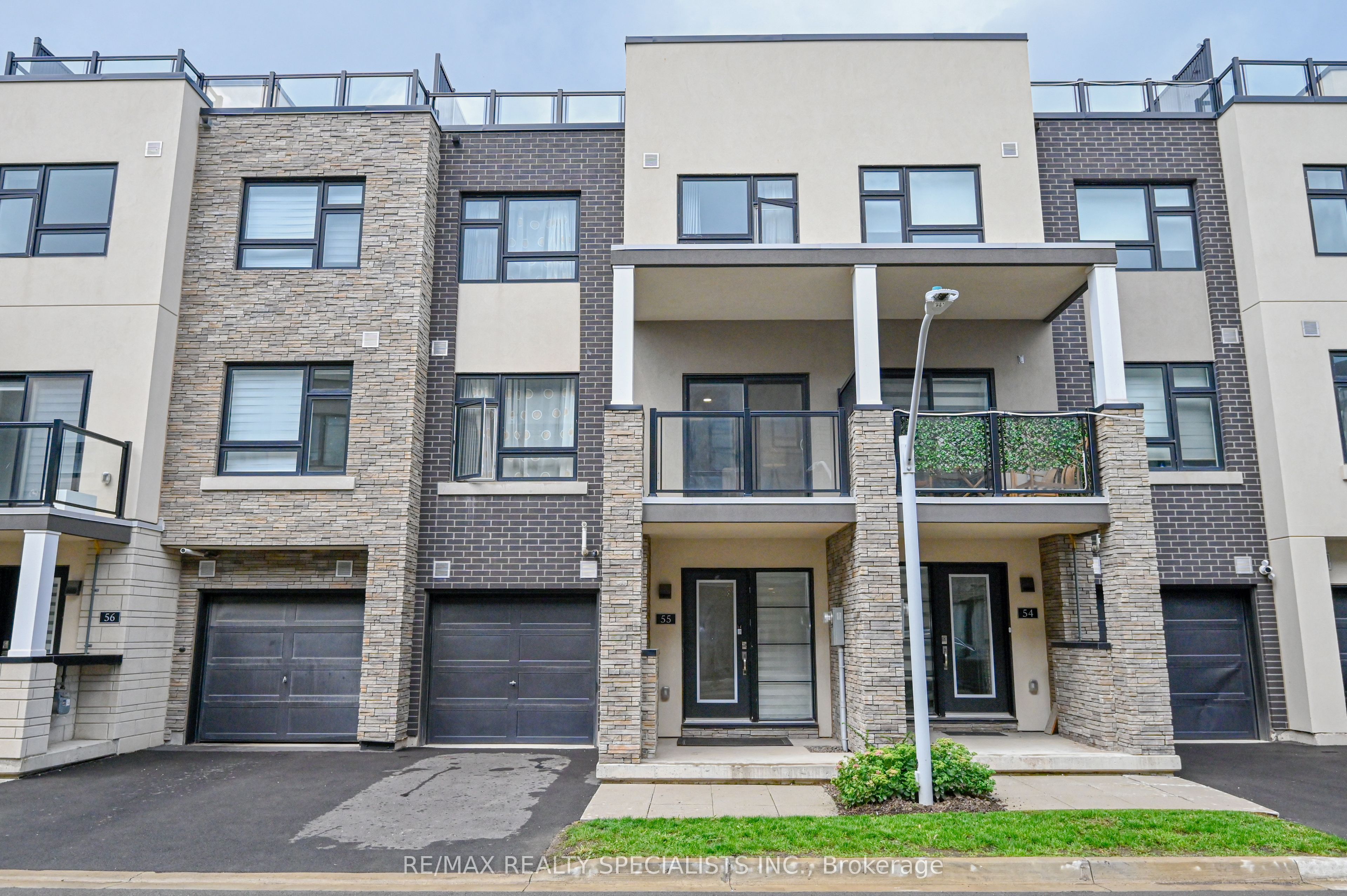 Photo 1 of 39 — 1121 Cooke Boulevard 55, Burlington, ON L8T 0C3