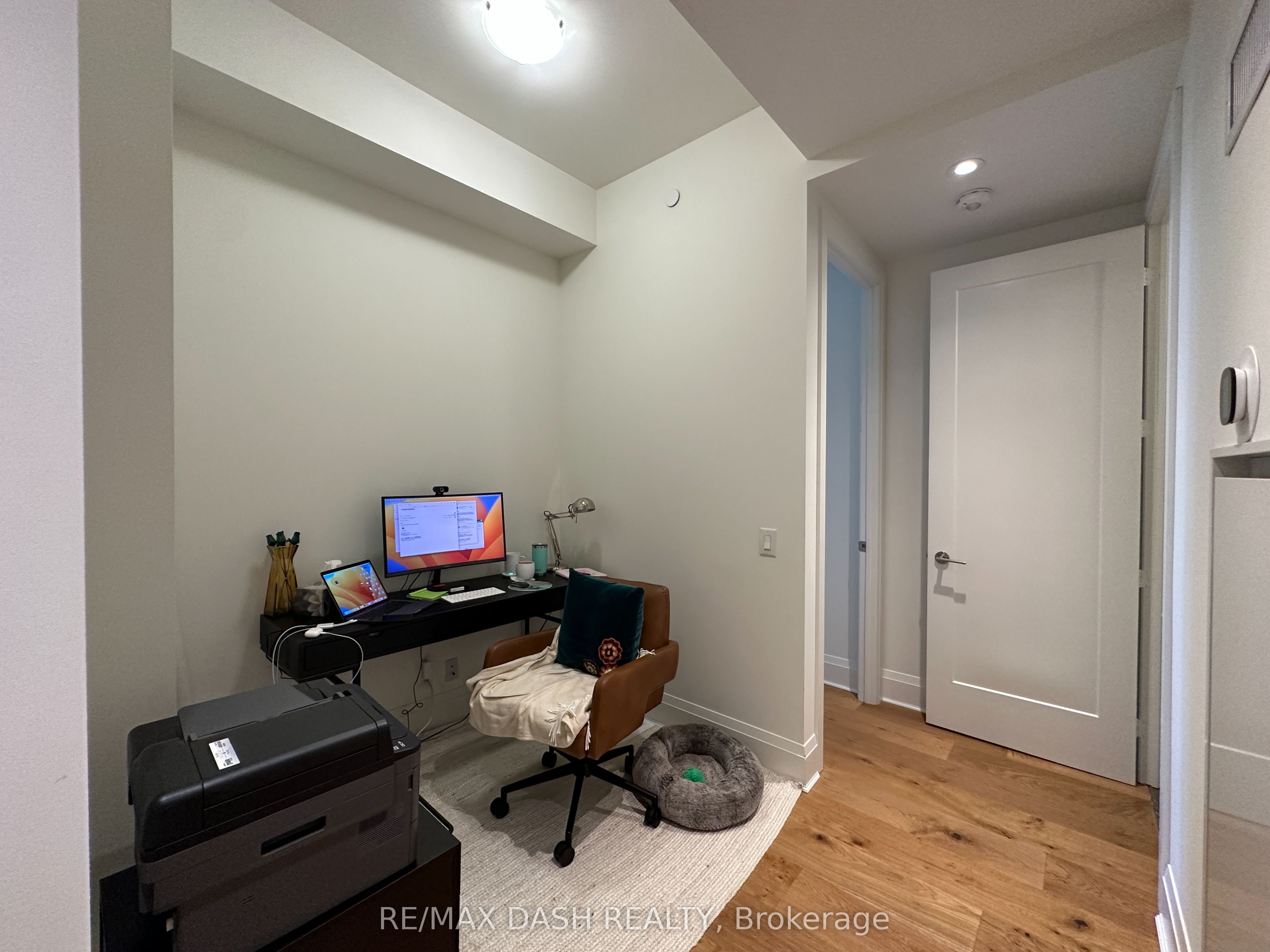 151 Avenue Road 1002