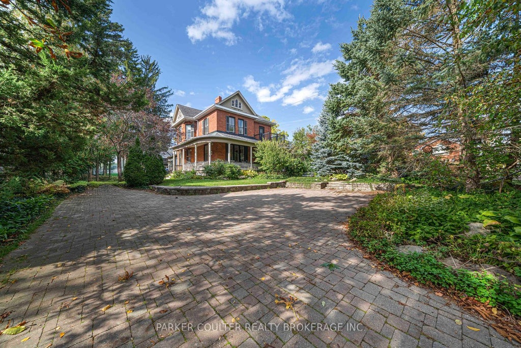 Photo of 102 Clapperton Street, Barrie, ON L4M 3G2 (MLS # S13886590)