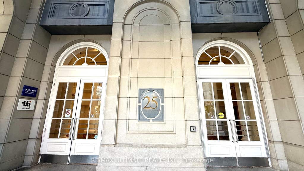Photo of 25 The Esplanade N/A #913, Toronto, ON M5E 1W5 (MLS # C13605482)