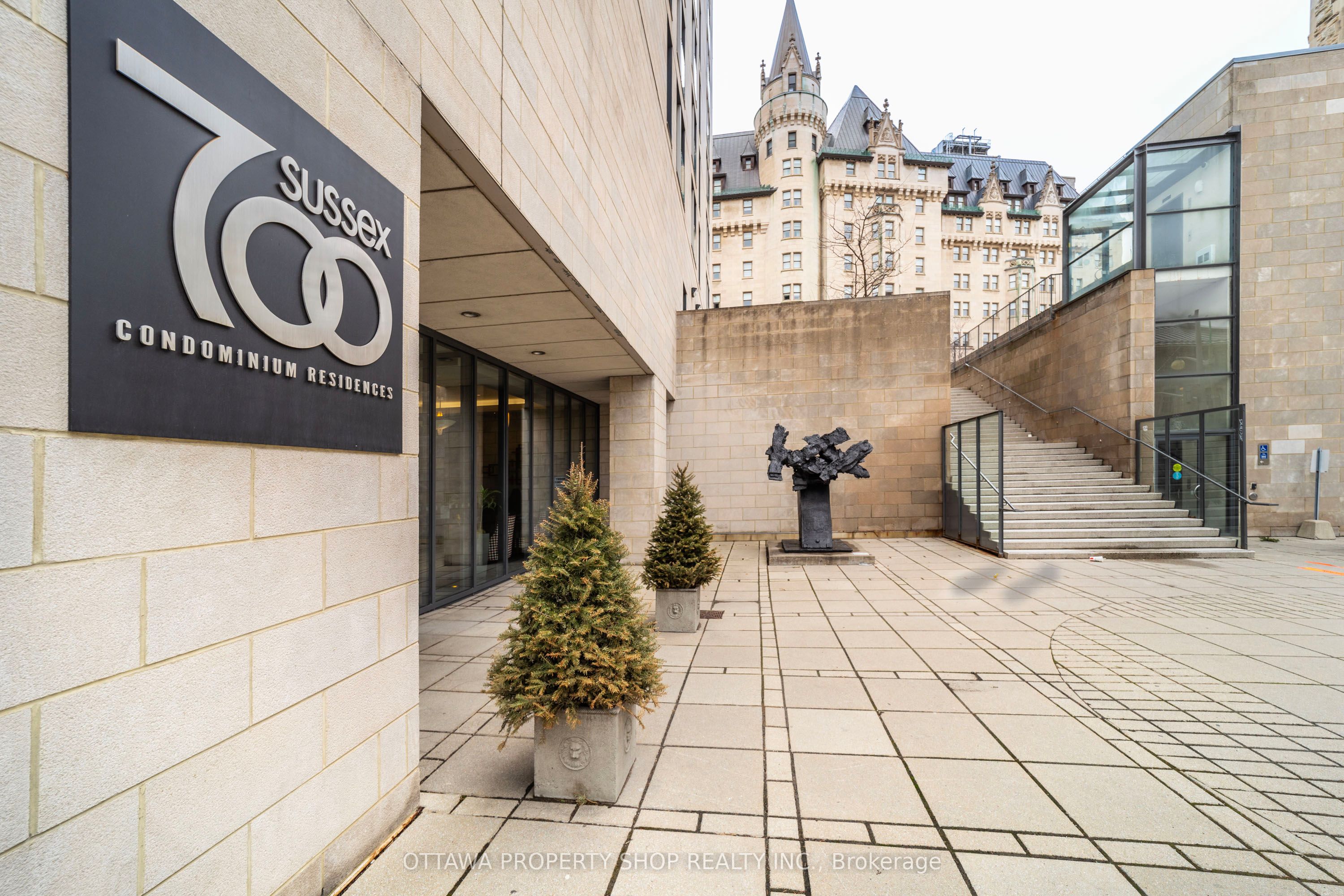 700 Sussex Drive 403