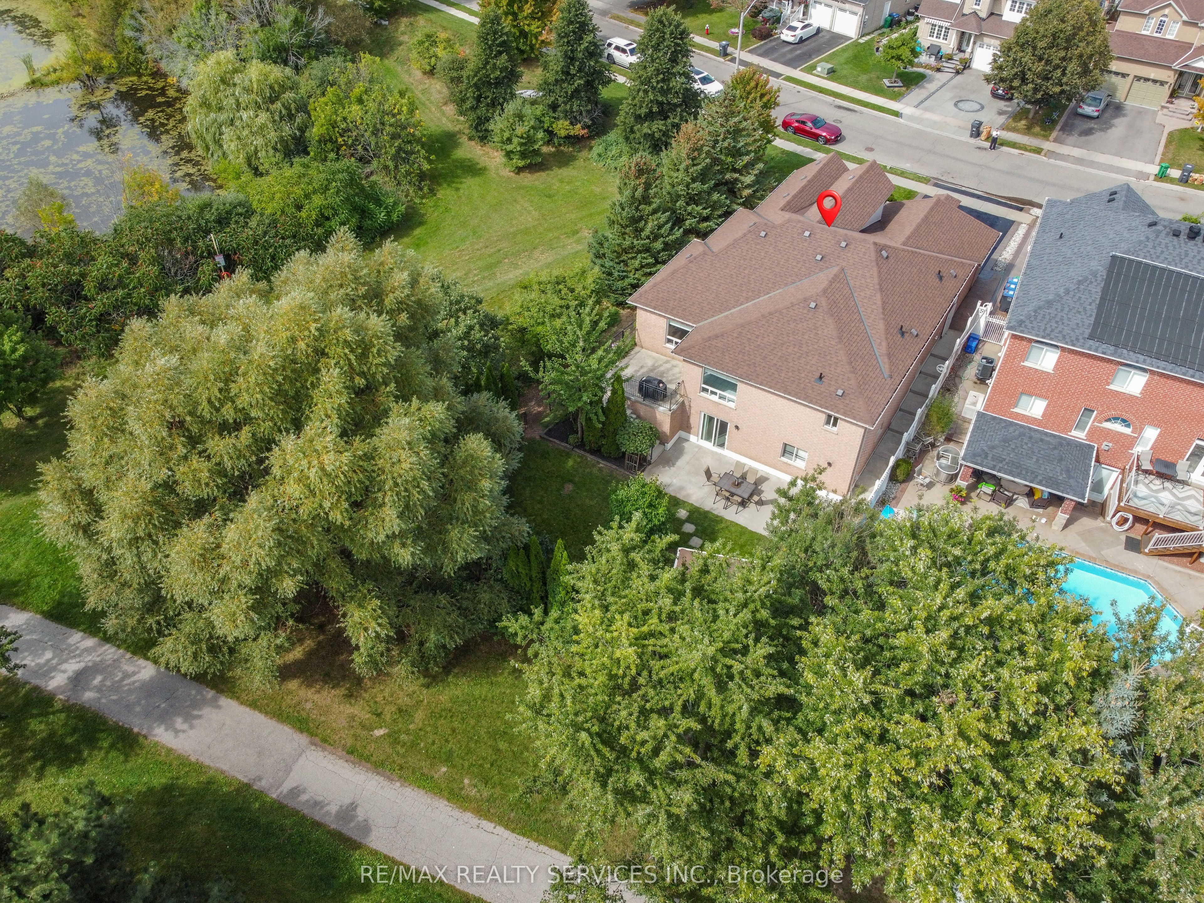 33 Woodvalley Drive