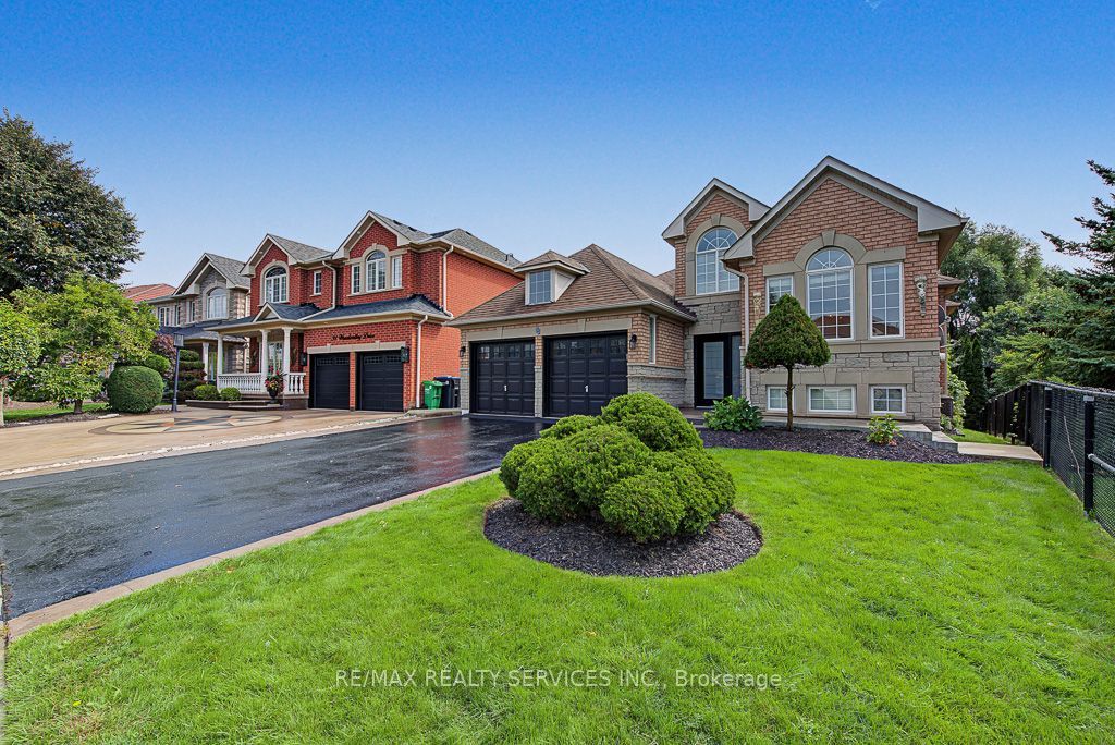 33 Woodvalley Drive